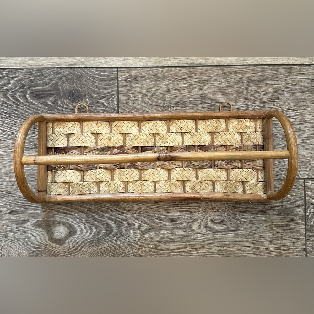 Vintage Brown  Wall Hanging Wicker Bathroom Hand Towel Bar Holder Rattan EUC